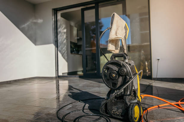 Best Animal Enclosure Cleaning  in Bristol, FL